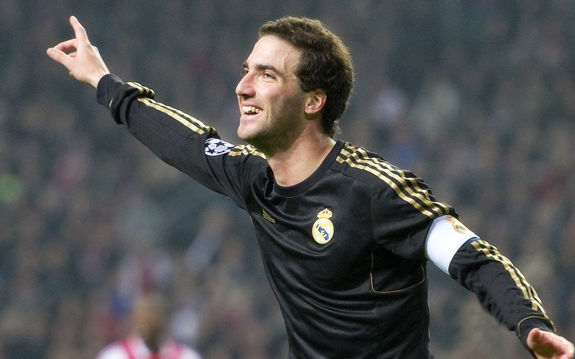 欧冠淘汰赛之夜，范弗利特展现巨星价值